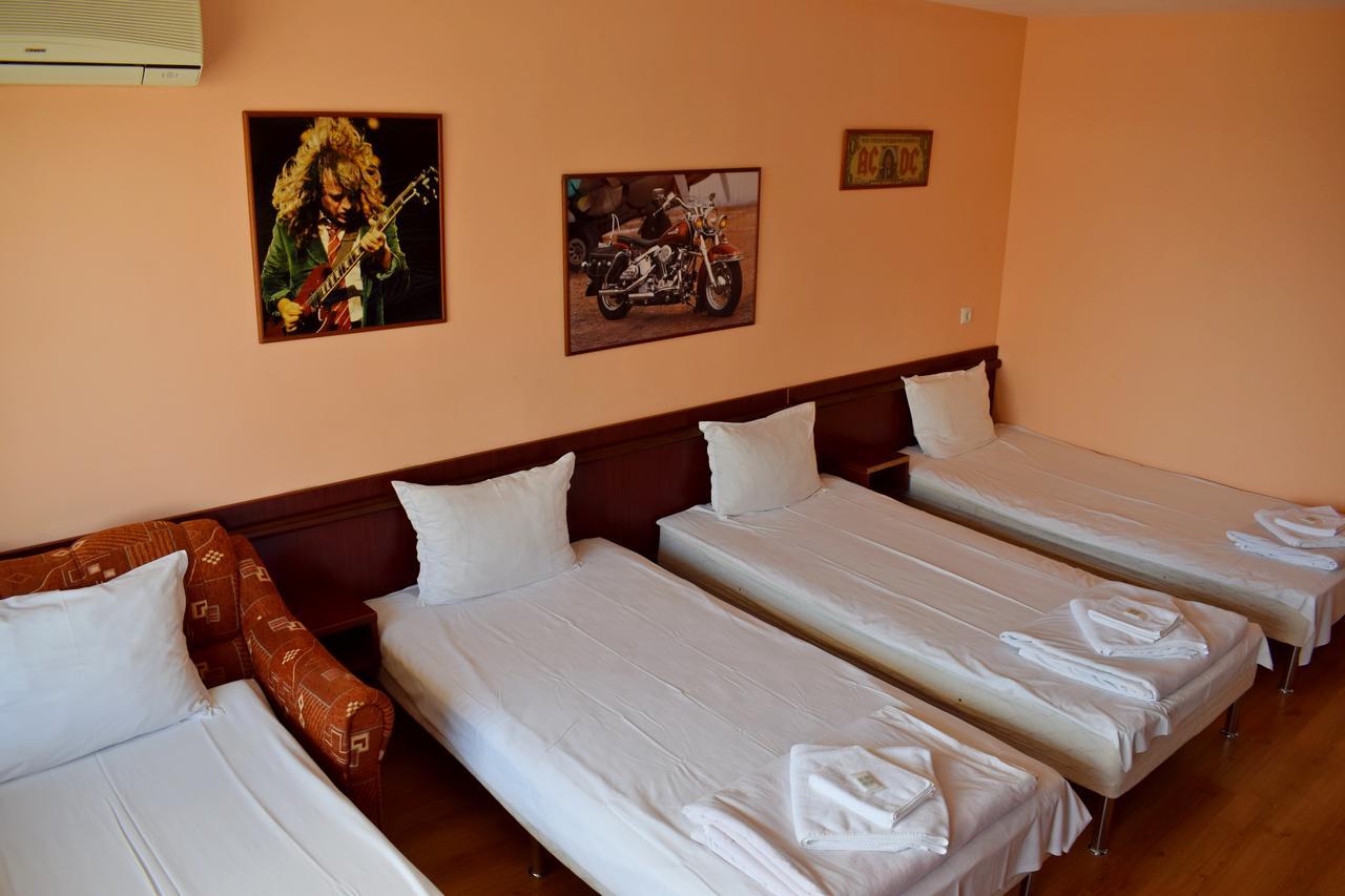 Royal Hostel Varna Exteriör bild